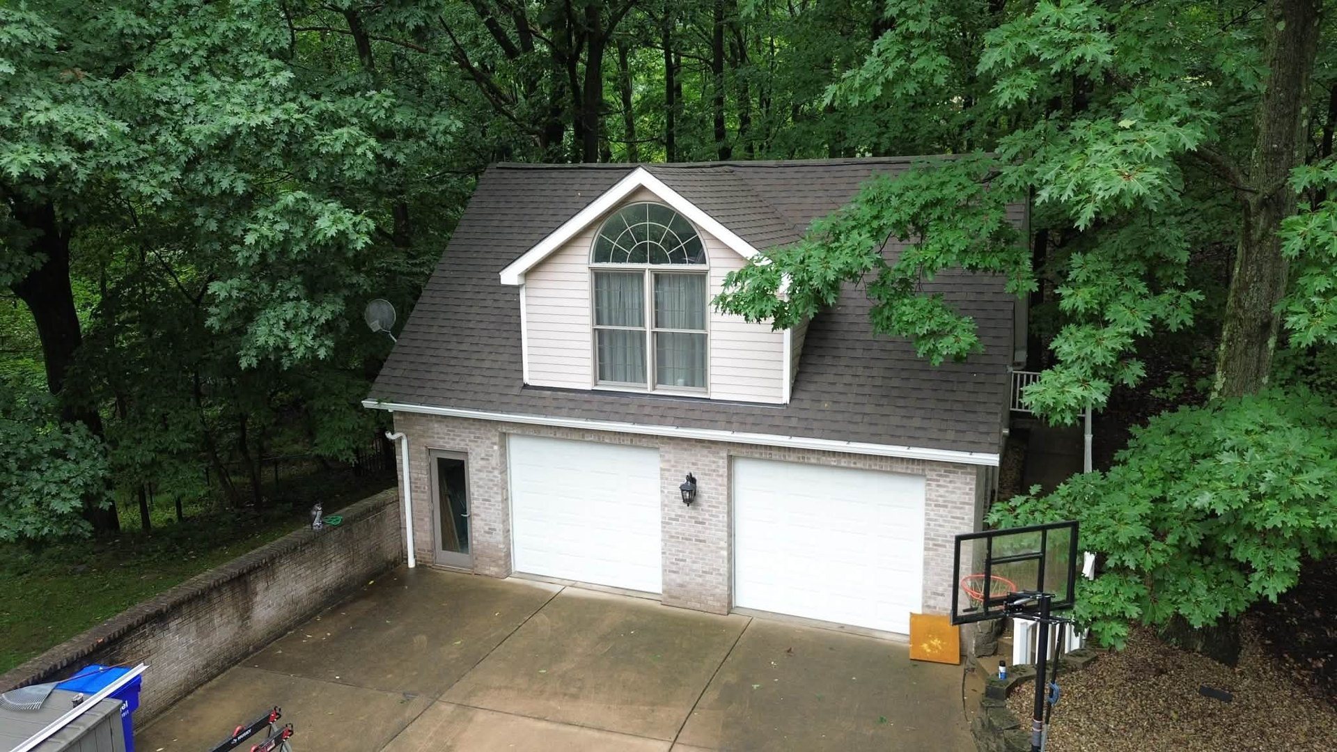 New shingle roof installed by Malick Brothers Exteriors in the Pittsburgh area