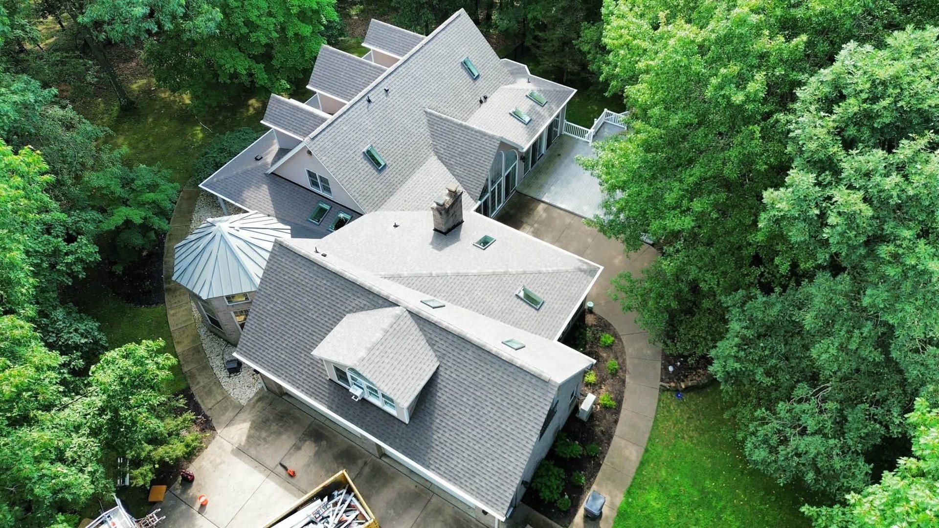 New shingle roof installed by Malick Brothers Exteriors in the Pittsburgh area