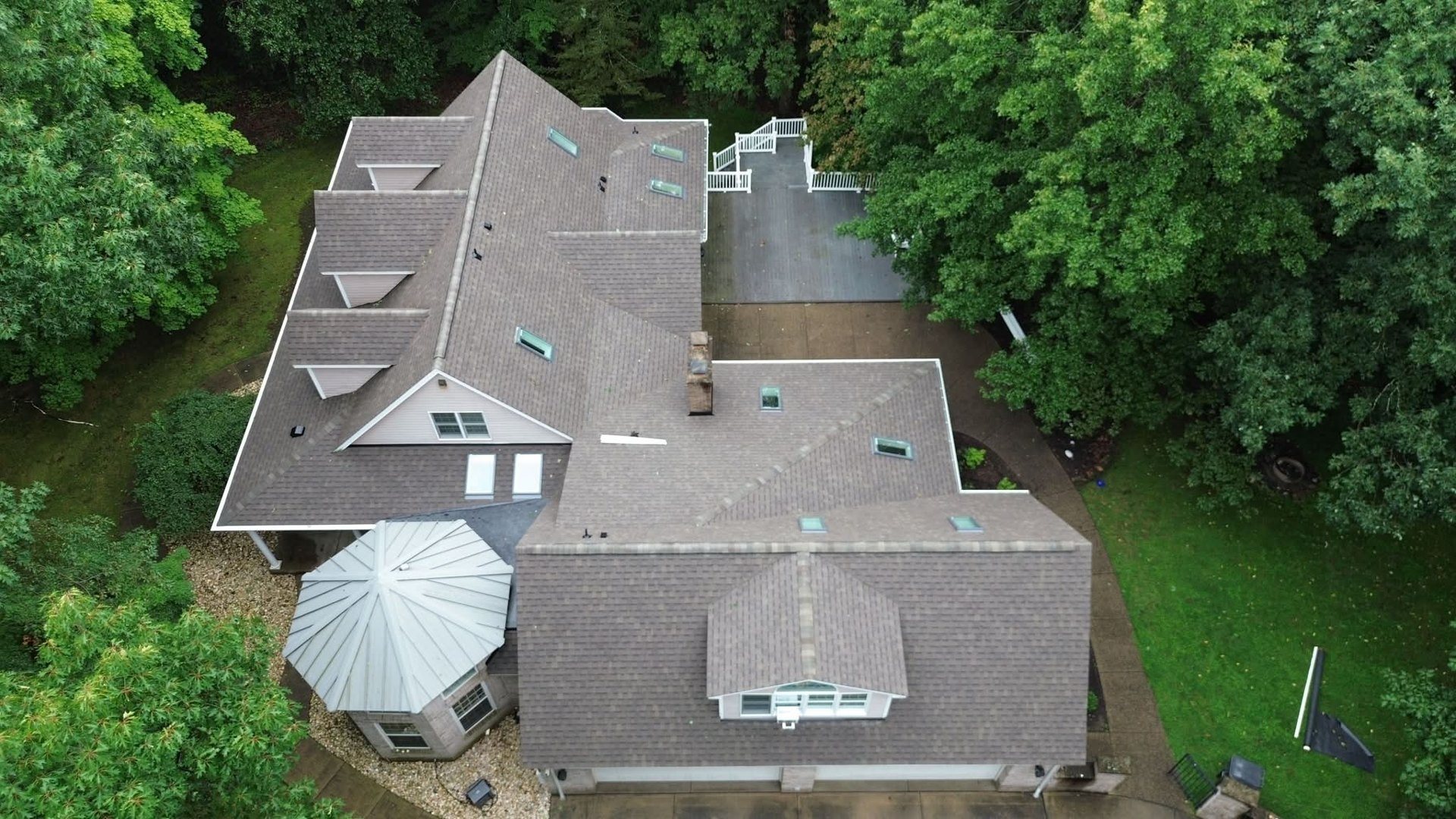 New shingle roof installed by Malick Brothers Exteriors in the Pittsburgh area