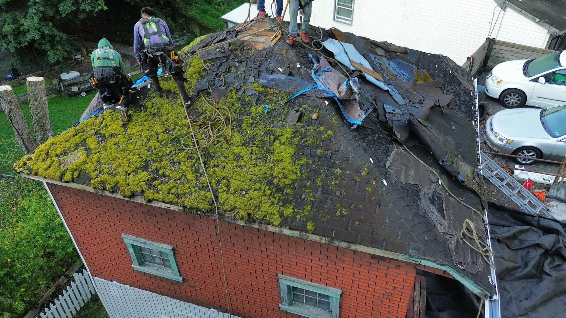 Malick Brothers crew working on a roof in the Pittsburgh area